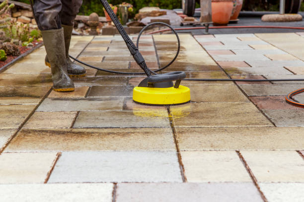 Best Pool Deck Cleaning  in Bellflower, CA